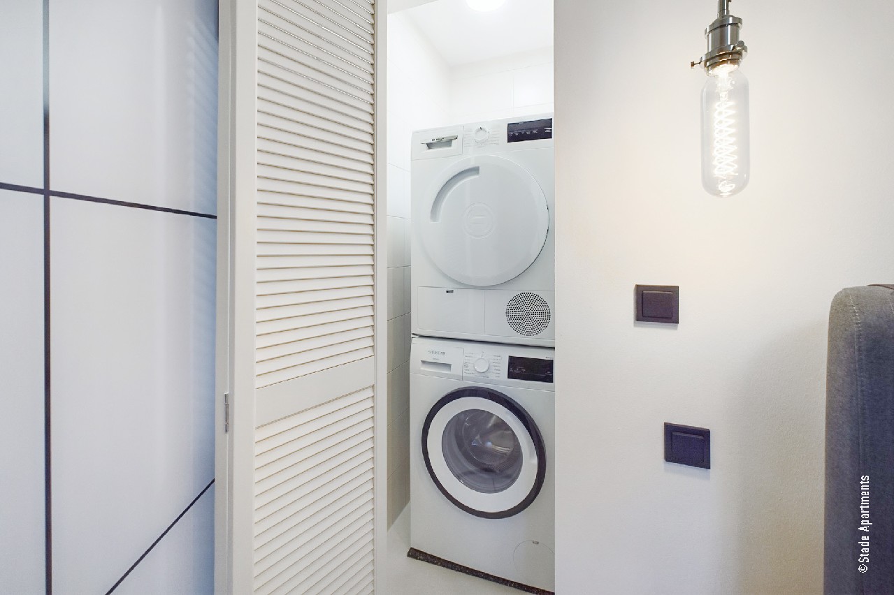 Abseite mit Waschmaschine und Trockner